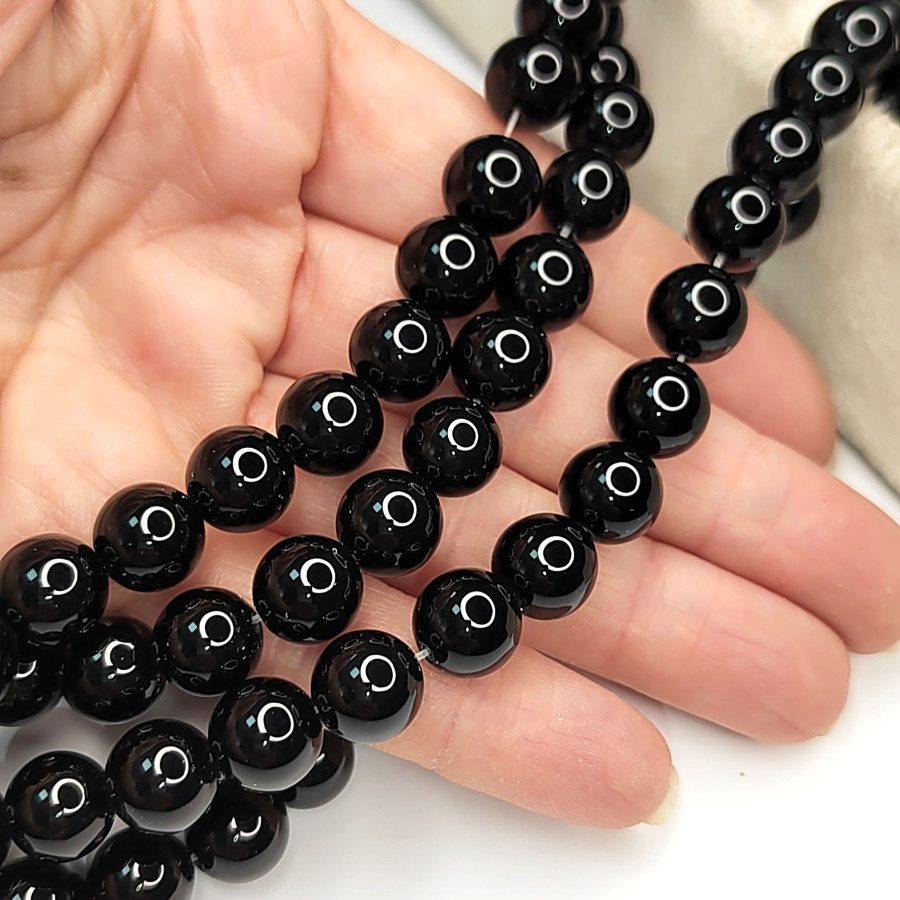 Оникс натуральный, круглый шар, нить 37 см