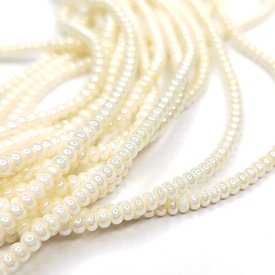 Майорка Стеклянный жемчуг 3х2 мм, цвет молочный (айвори), НИТЬ 32 см