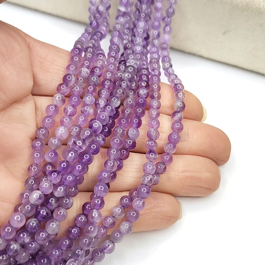 Аметист лавандовый, натуральный камень, гладкий шар, нить 38 см