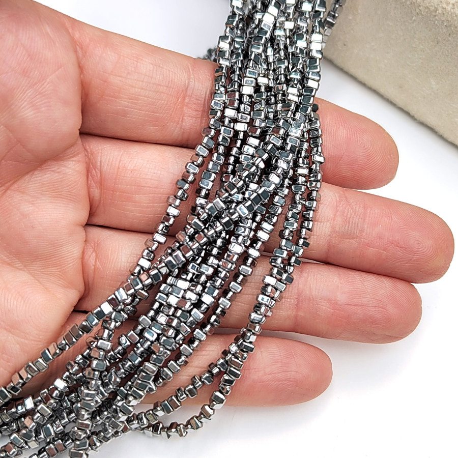 Гематит 2,7 мм бусины Треугольной формы