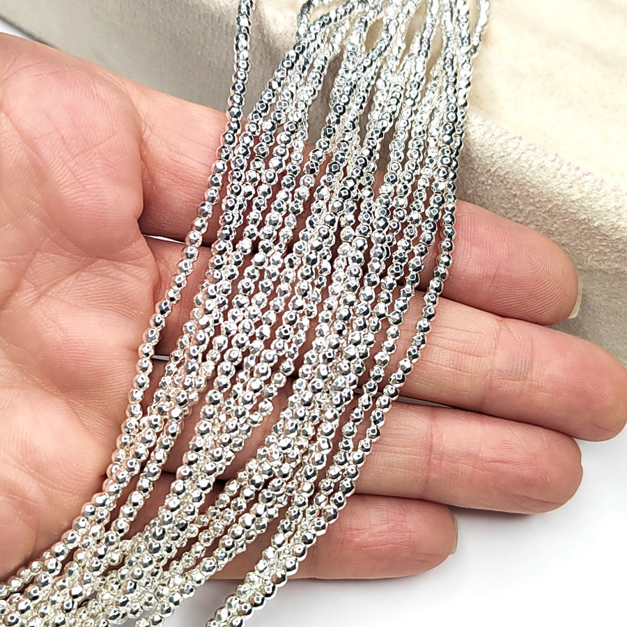 2 мм Гематит граненый, нить 40 см