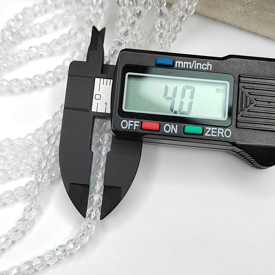 Горный хрусталь натуральный в огранке 4 мм нить 39-40 см