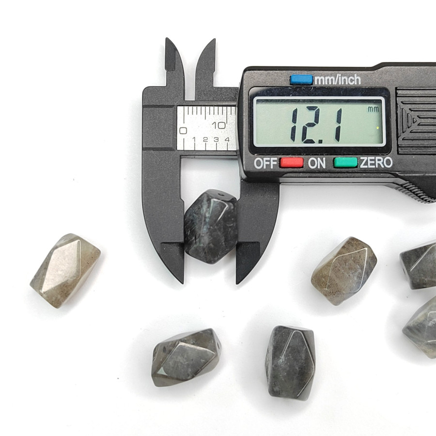 Лабрадор натуральный 16х12 мм, штука