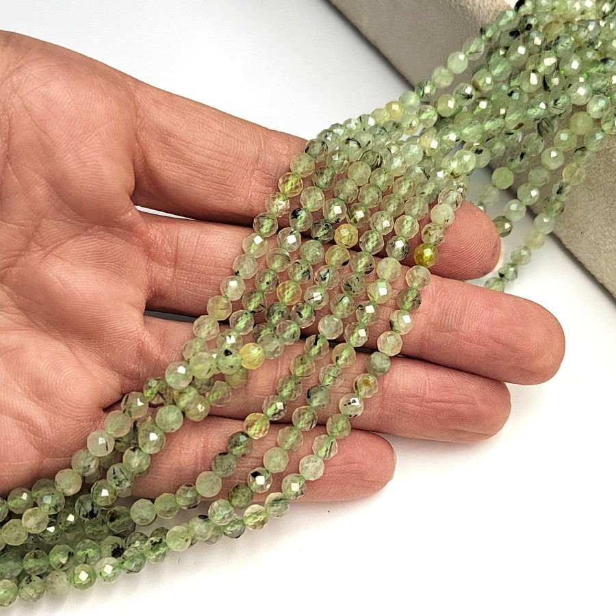 4,5 мм Пренит натуральный, огранка, нить 38,5 см