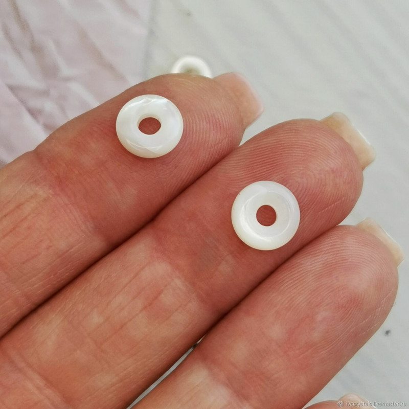 Перламутр белый 10 мм подвеска бублик, ШТУКА
