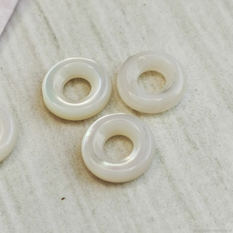 Перламутр белый 10 мм подвеска бублик, ШТУКА