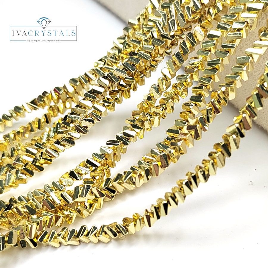 Бусины хрустальные 4 мм треугольной формы Золотой (нить 31 см)