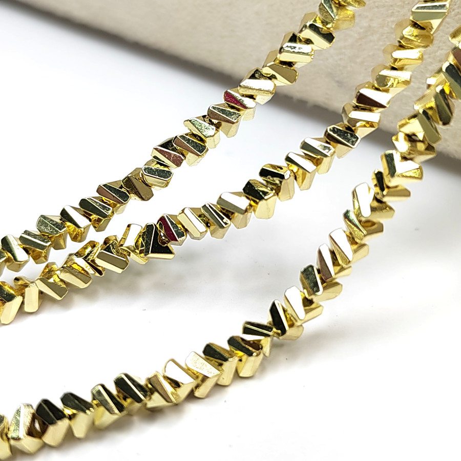 Бусины хрустальные 4 мм треугольной формы