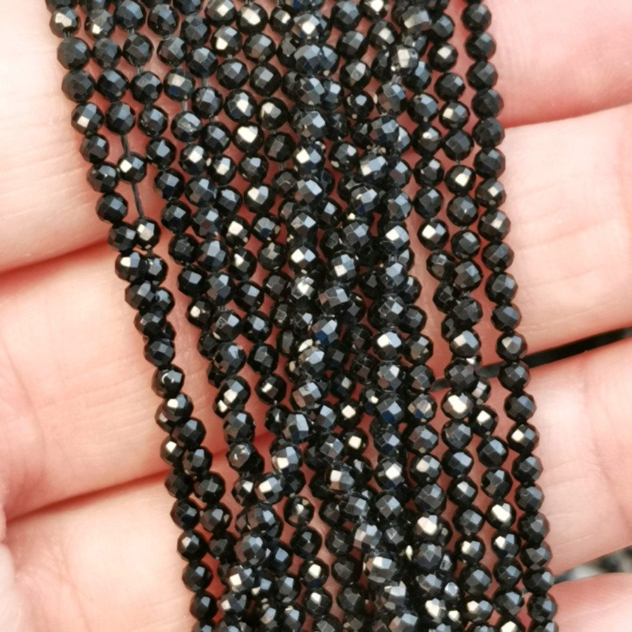 2 мм Шпинель черная граненая, нить 39 см