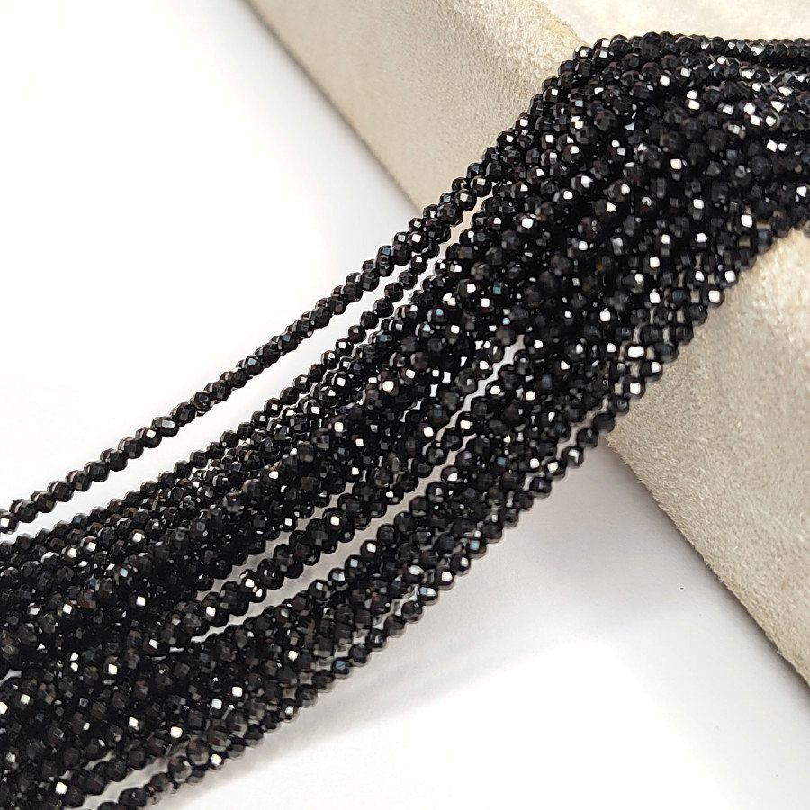 2 мм Шпинель черная граненая, нить 39 см