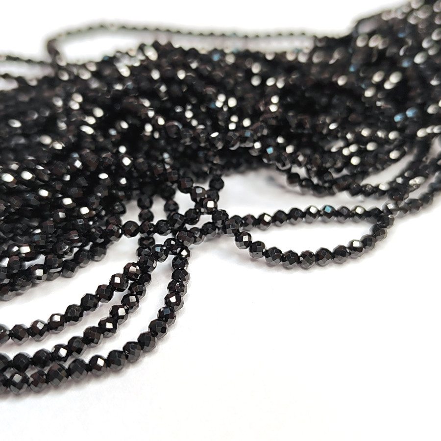 2 мм Шпинель черная граненая, нить 39 см