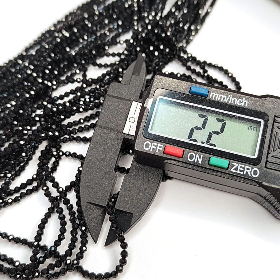 2 мм Шпинель черная граненая, нить 39 см