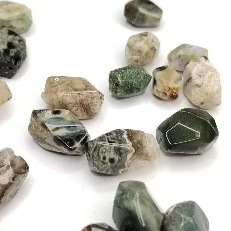 Моховой агат натуральный 12х17 мм, штука