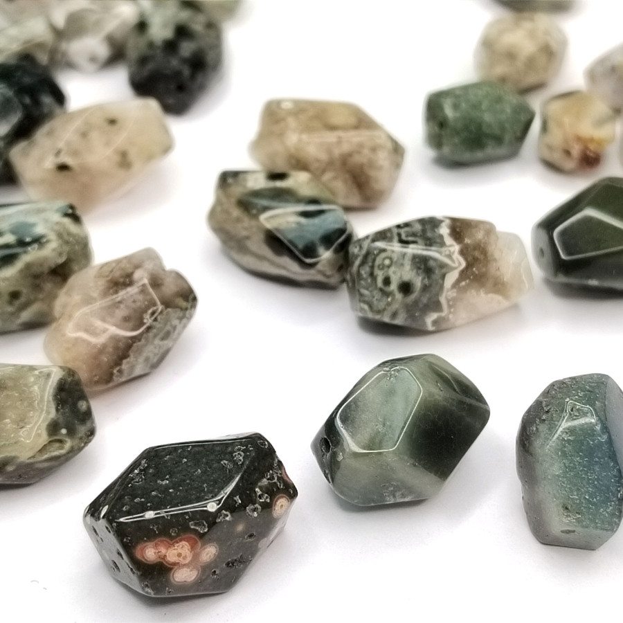 Моховой агат натуральный 12х17 мм, штука