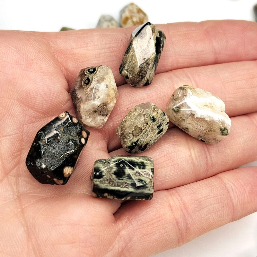 Моховой агат натуральный 12х17 мм, штука