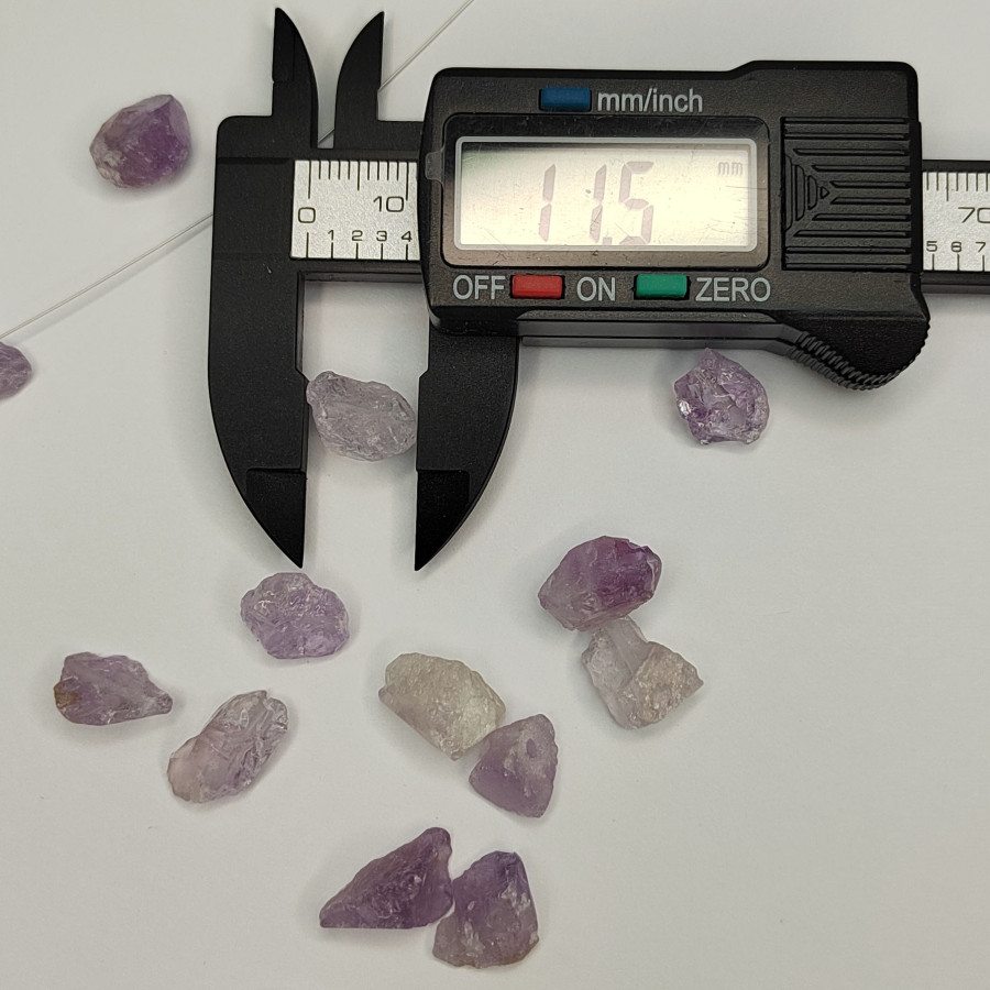 11х8 мм Лавандовый аметист натуральный, колотый необработанный камень