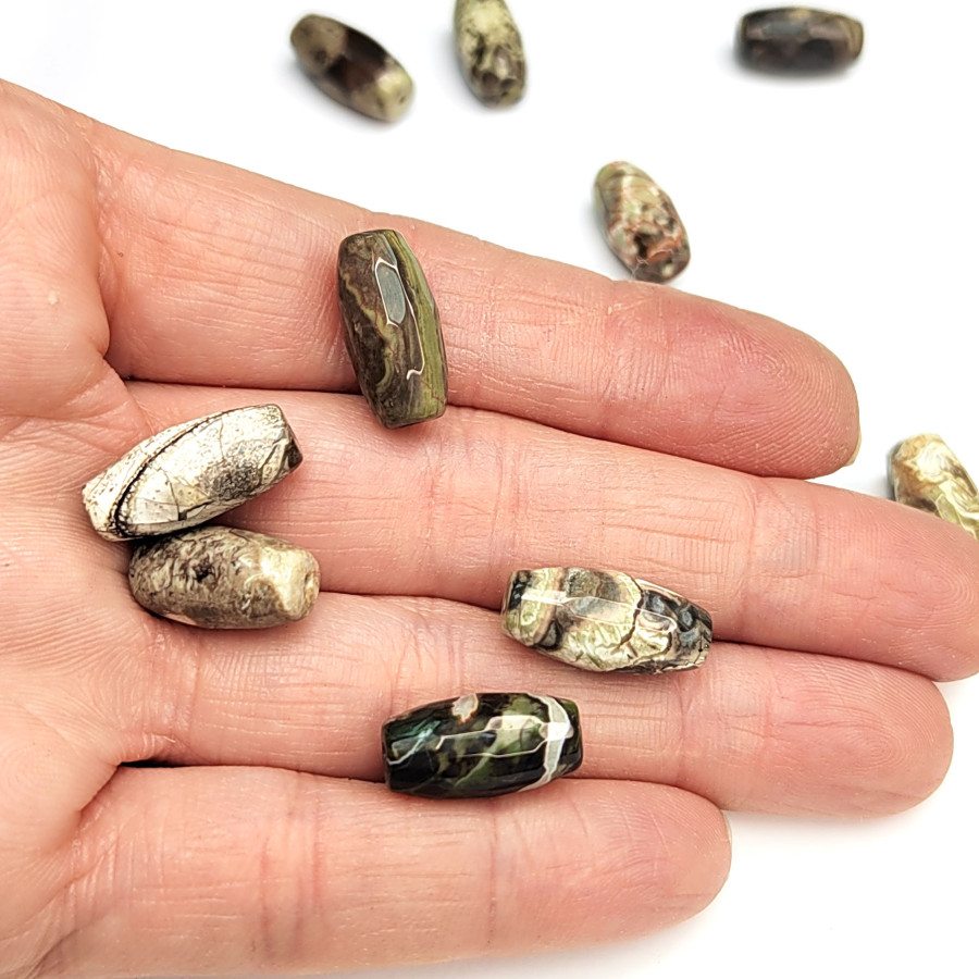 Яшма риолит натуральная 15х8,5 мм Штука