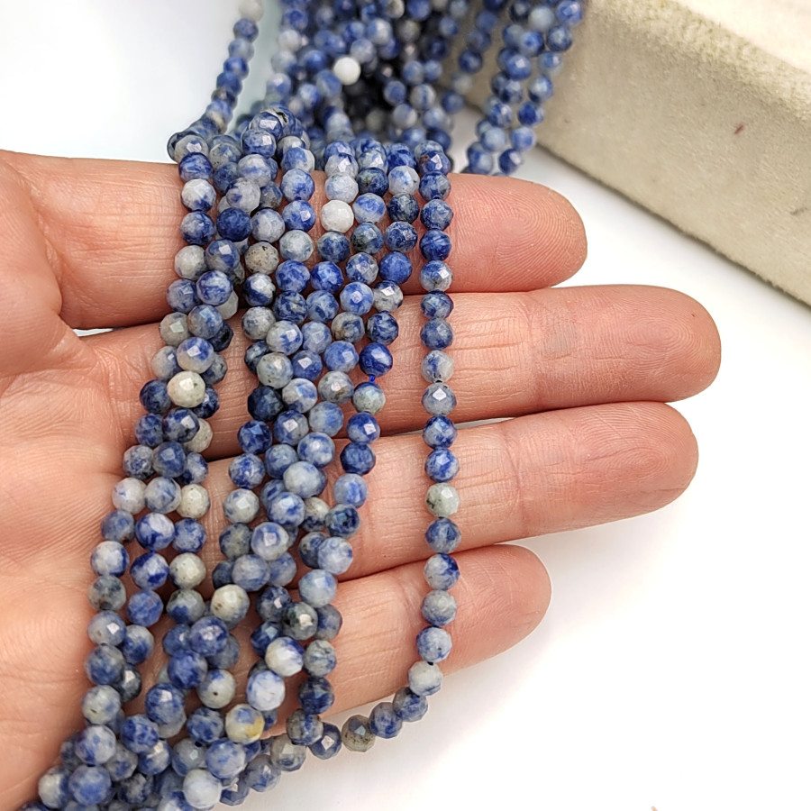 4 мм Содалит натуральный, огранка, НИТЬ 39 см