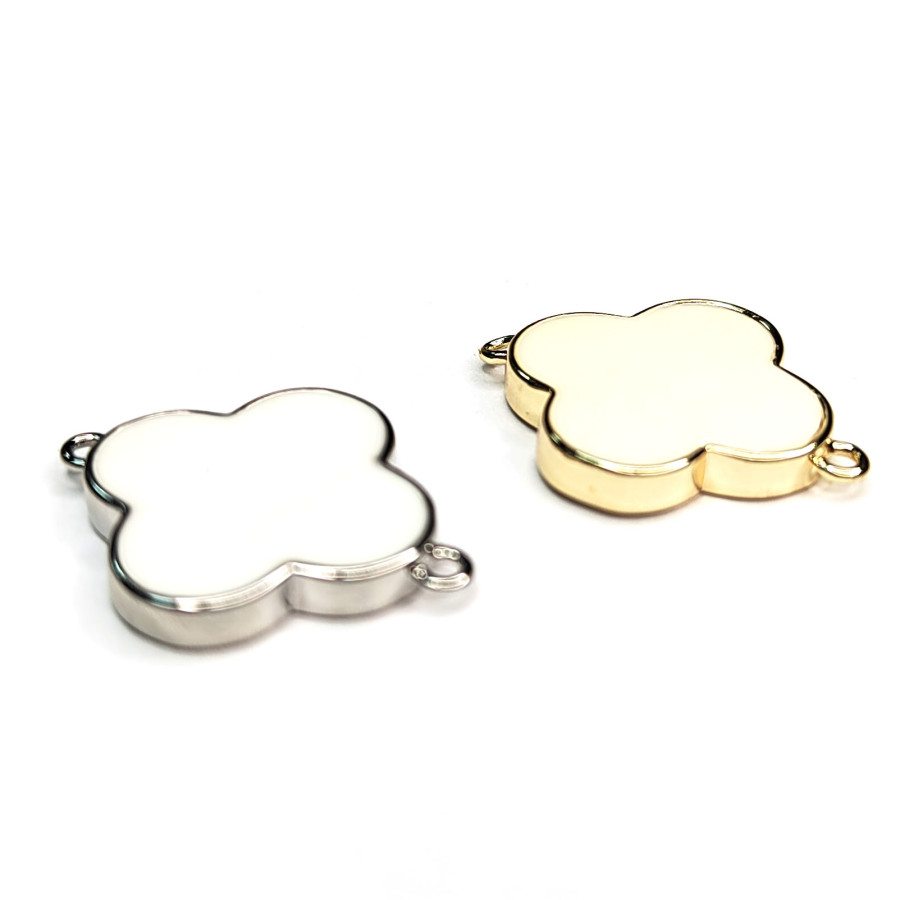 Коннектор Клевер 15 мм с белой эмалью, штука