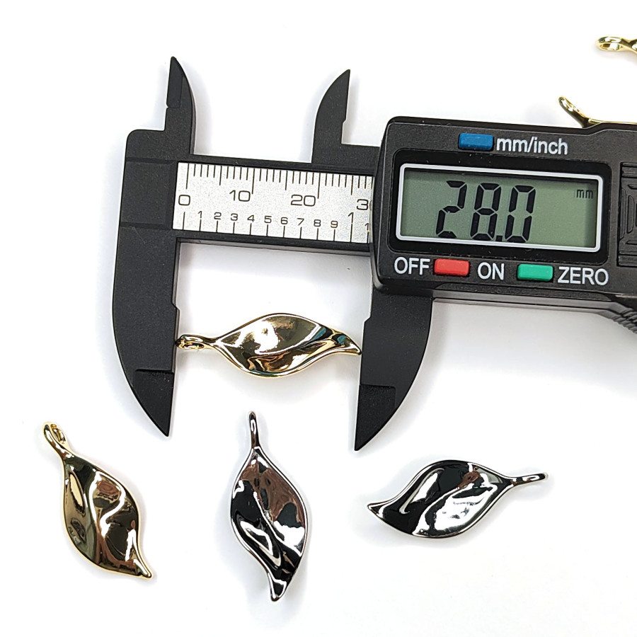 Подвеска Листик глянцевый 28х12 мм, штука