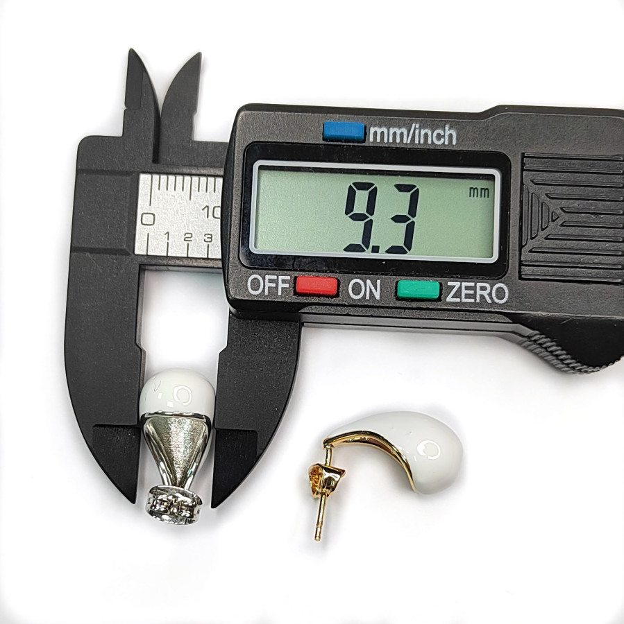 Серьги гвоздики Капли белые 17,5х9 мм, пара