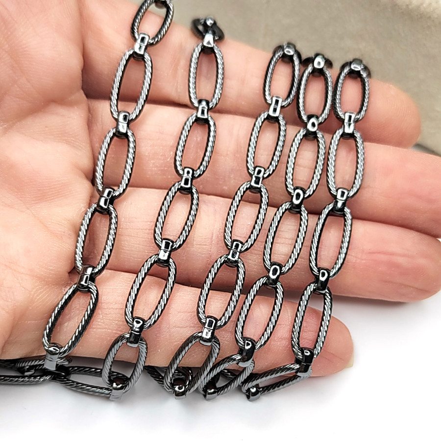 Цепь чёрная 14х7 мм, 20 см