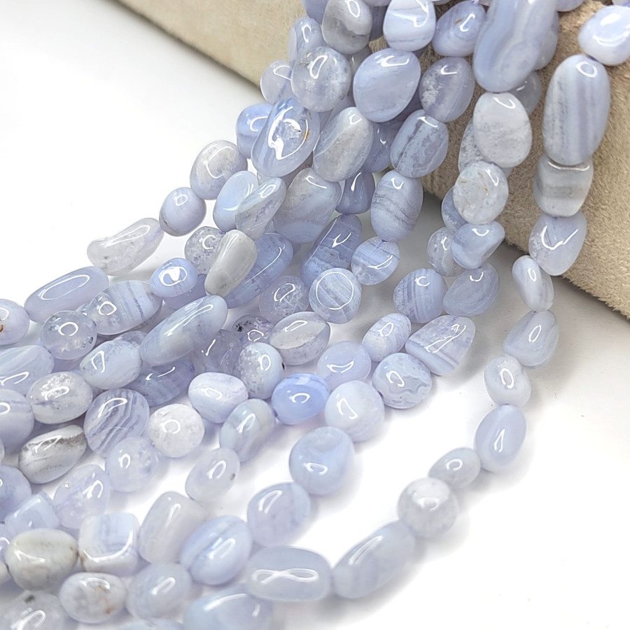 Голубой агат (сапфирин) галтовка 6-10 мм, натуральный камень, нить 40 см