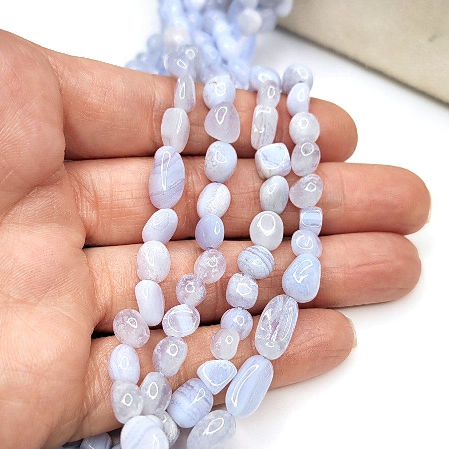 Голубой агат (сапфирин) галтовка 6-10 мм, натуральный камень, нить 40 см