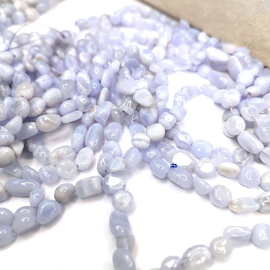 Голубой агат (сапфирин) галтовка 6-10 мм, натуральный камень, нить 40 см