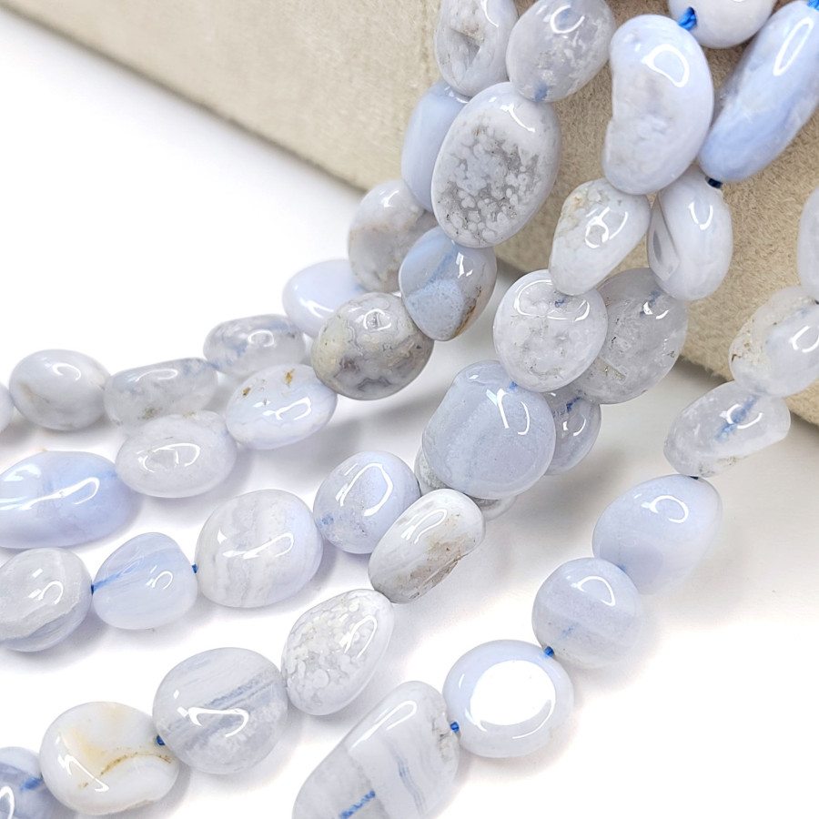 Голубой агат (сапфирин) галтовка 8-13 мм, натуральный камень, нить 41 см