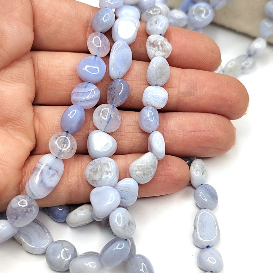 Голубой агат (сапфирин) галтовка 8-13 мм, натуральный камень, нить 41 см
