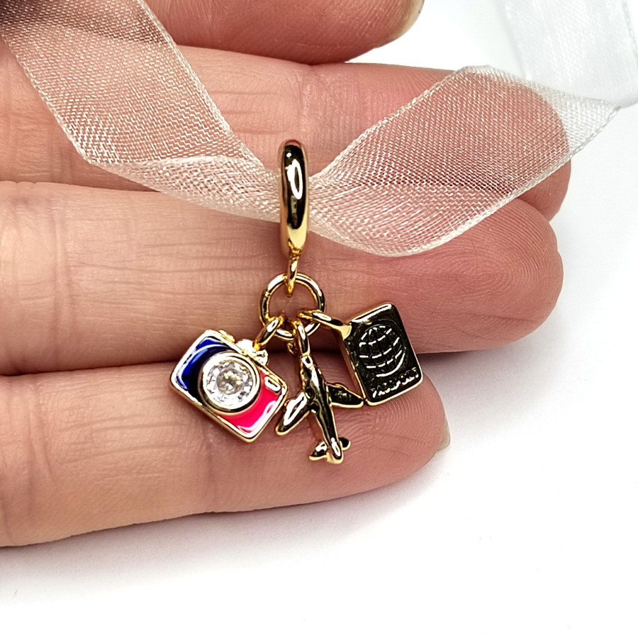 Подвеска из трёх предметов Фотоаппарат - Самолёт - Паспорт, 25 мм, покрытие Позолота