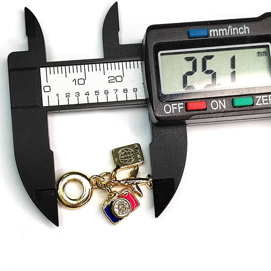 Подвеска из трёх предметов Фотоаппарат - Самолёт - Паспорт, 25 мм, покрытие Позолота