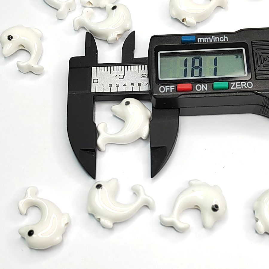 Бусина керамическая Дельфин белый 18х16 мм, штука