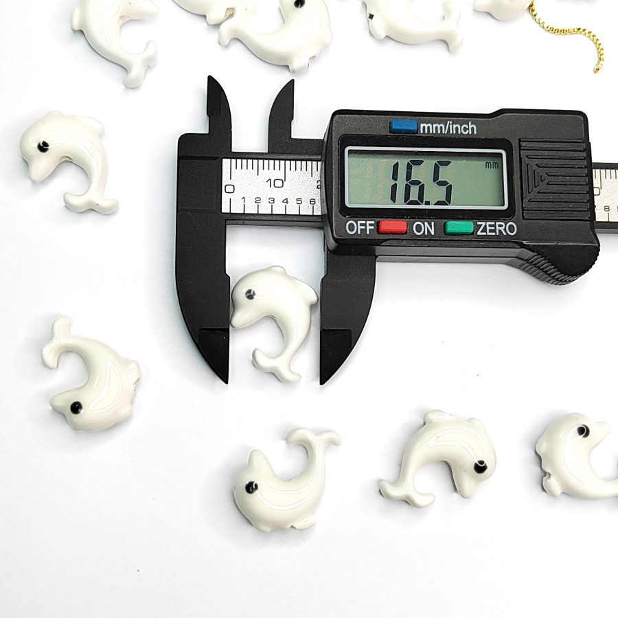 Бусина керамическая Дельфин белый 18х16 мм, штука