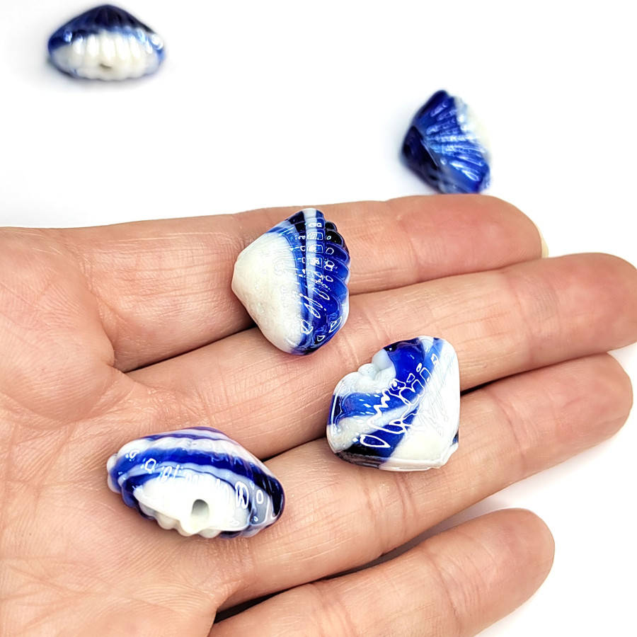 Бусина керамическая Ракушка 21х16 мм, цвет Белый / Синий, ШТУКА