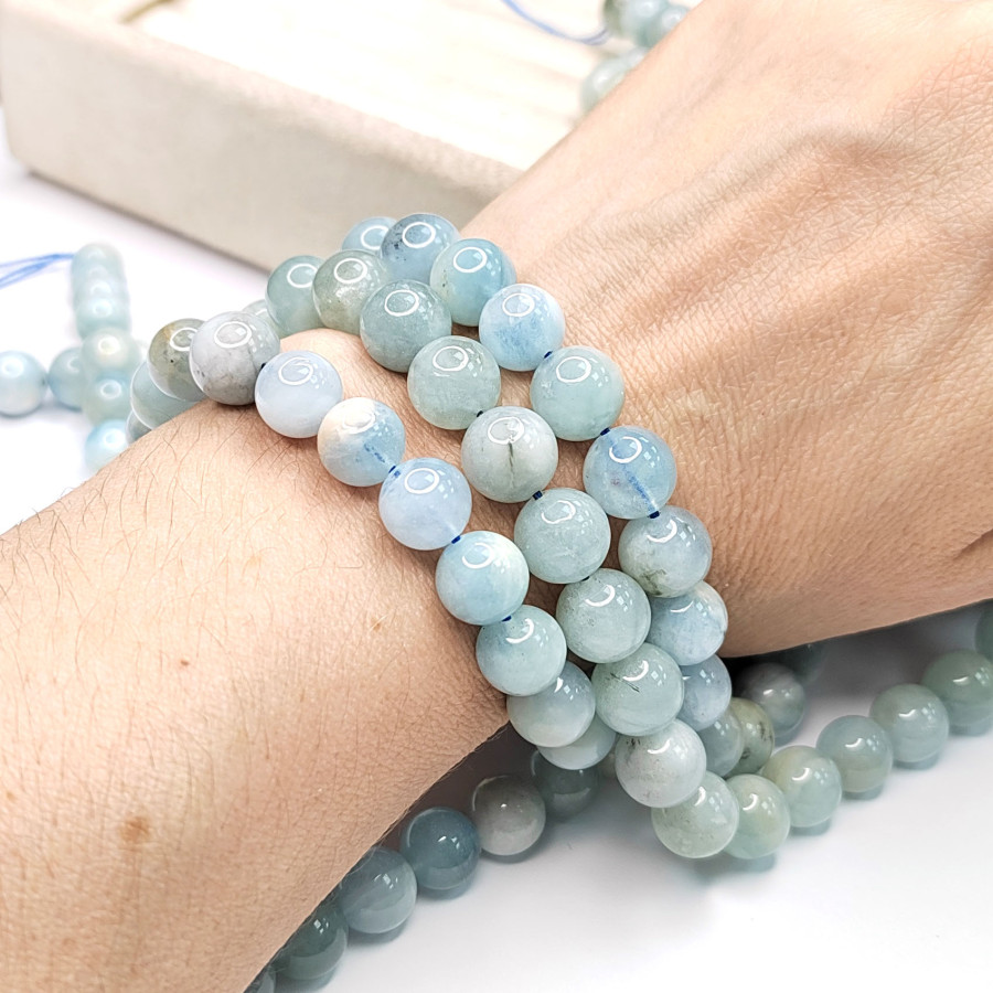 10 мм Аквамарин натуральный камень, гладкий шар, НИТЬ 38 см