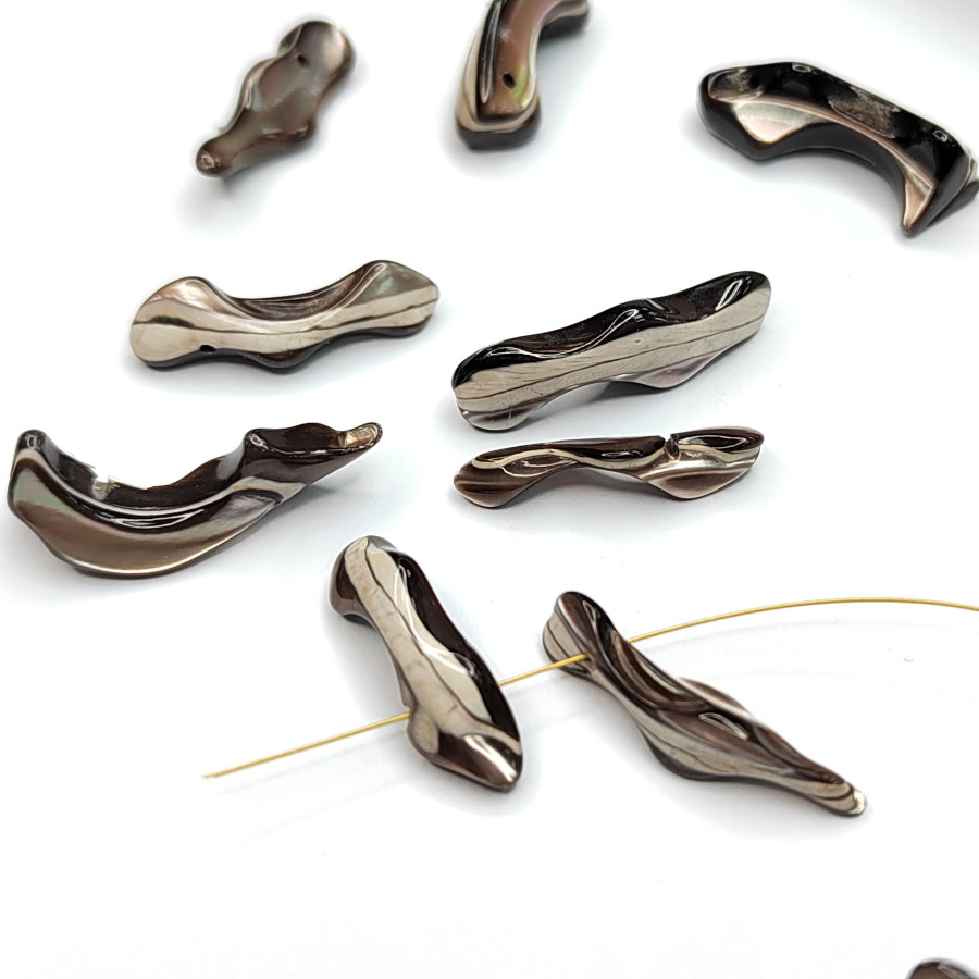 Перламутр натуральный 20х8 мм, цвет коричневый, штука