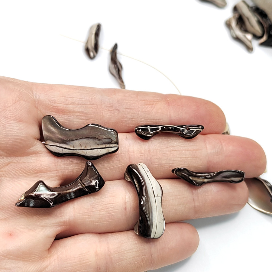 Перламутр натуральный 20х8 мм, цвет коричневый, штука