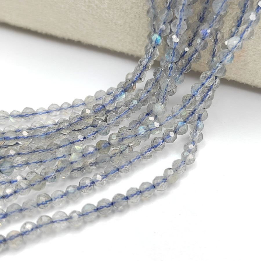 Лабрадор граненый натуральный камень с сильной иризацией, нить 39 см