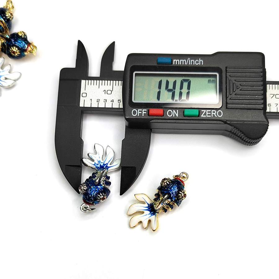 Подвеска Рыбка 27х14 мм с подвижным хвостиком, цвет синий / белый, штука