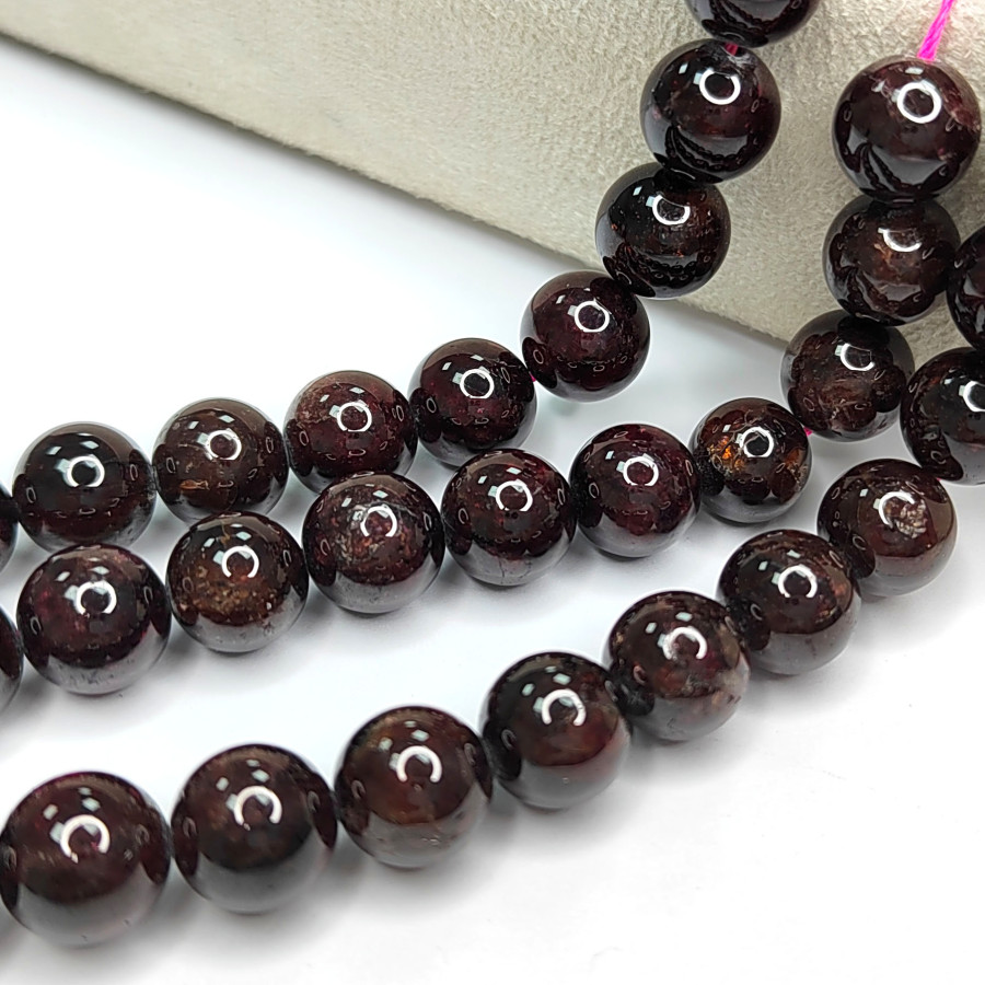 10,5 мм Гранат натуральный, гладкий шар, НИТЬ 39 см