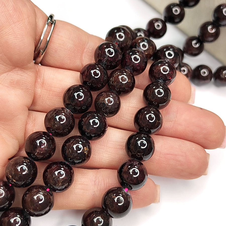 10,5 мм Гранат натуральный, гладкий шар, НИТЬ 39 см