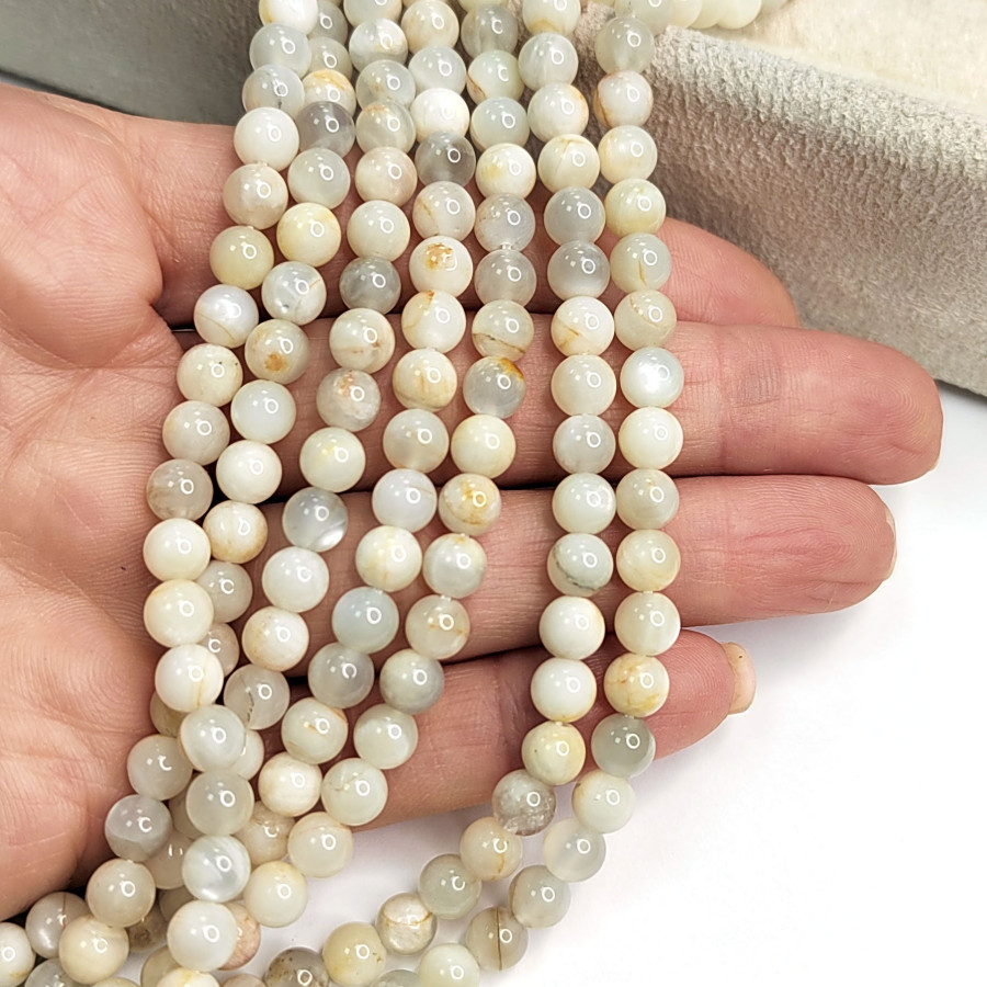 Солнечный камень натуральный 6 мм, нить 39-40 см