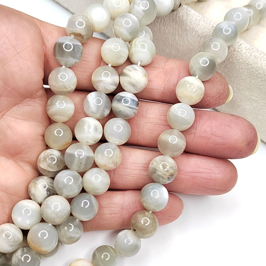 Солнечный камень натуральный 10 мм, нить 39 см