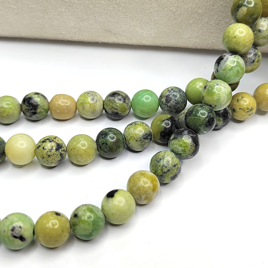 8,5 мм Хризопраз натуральный, гладкий шар, нить 38-39 см