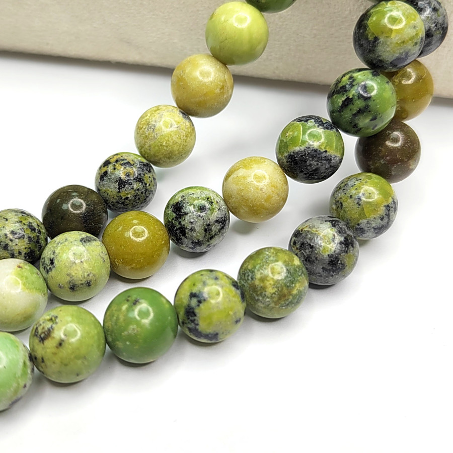 10,5 мм Хризопраз натуральный, гладкий шар, нить 38-39 см