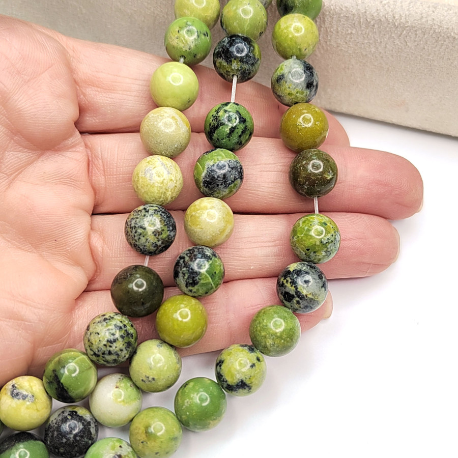 10,5 мм Хризопраз натуральный, гладкий шар, нить 38-39 см