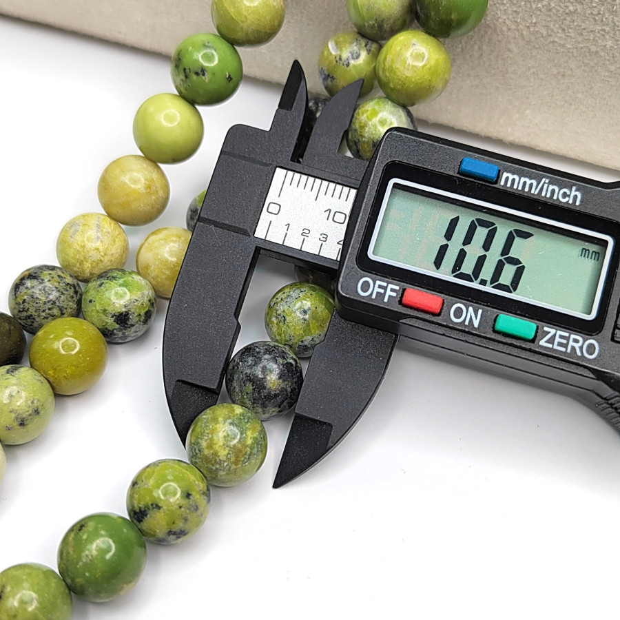 10,5 мм Хризопраз натуральный, гладкий шар, нить 38-39 см