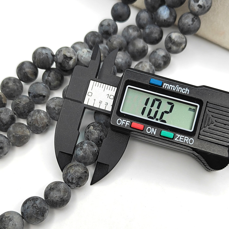 10 мм Ларвикит матовый, нить 38-39 см